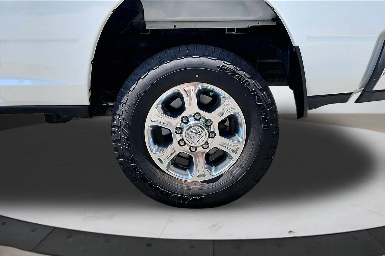Used 2022 White Ram Big Horn image 34