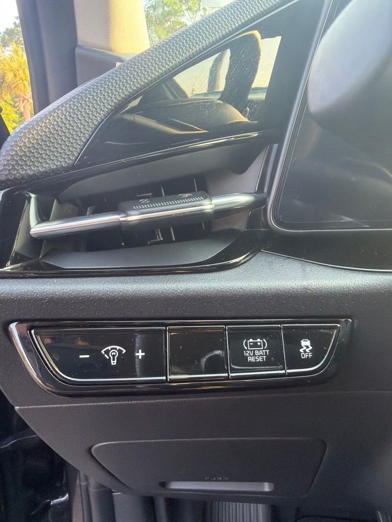 Certified Used 2025 Gray Kia EX image 18