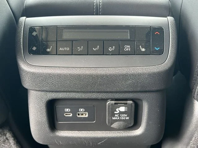 Used 2024 White Nissan Platinum image 33