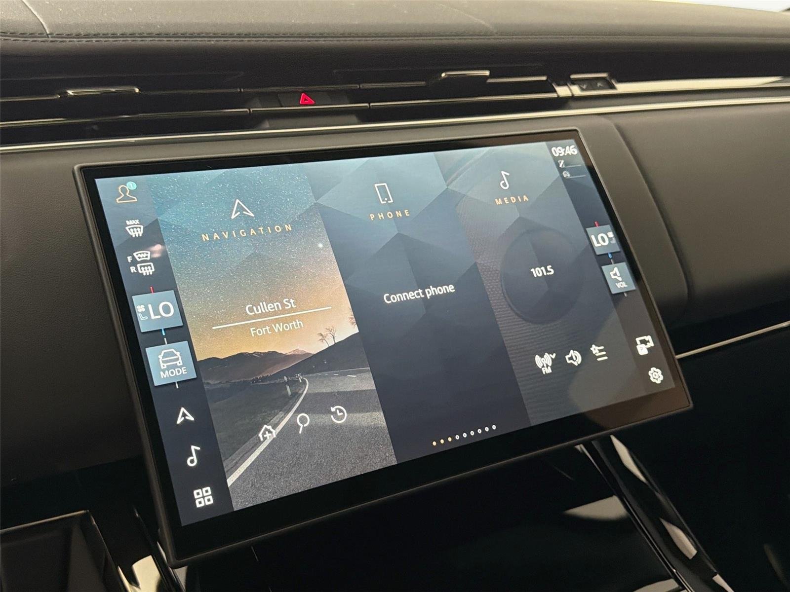 New 2026 Santorini Black LAND ROVER Dynamic SE image 14