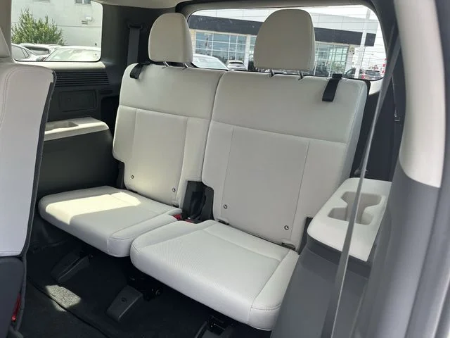 Used 2025 White Hyundai SE image 26