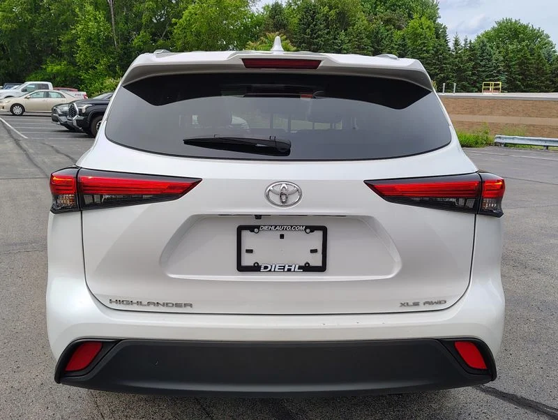Used 2023 Beige Toyota XLE image 8