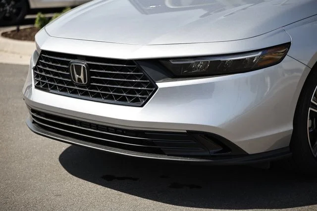 New 2026 Silver Honda SE image 3