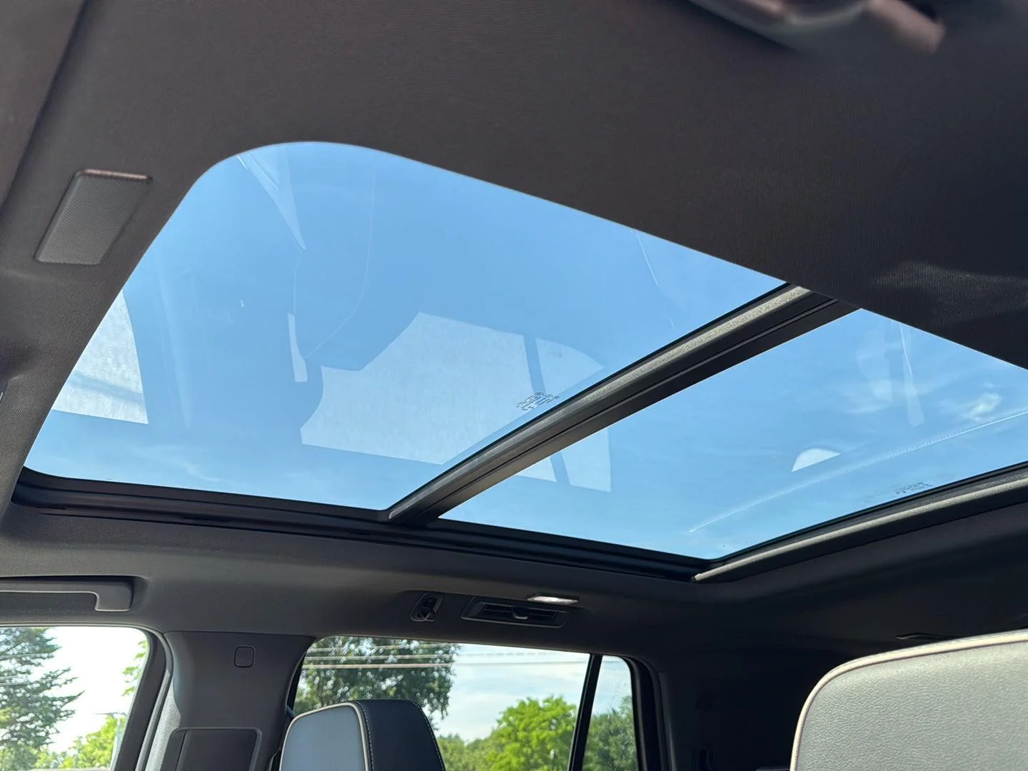 2026 Chevrolet Tahoe Premier - Photo 4