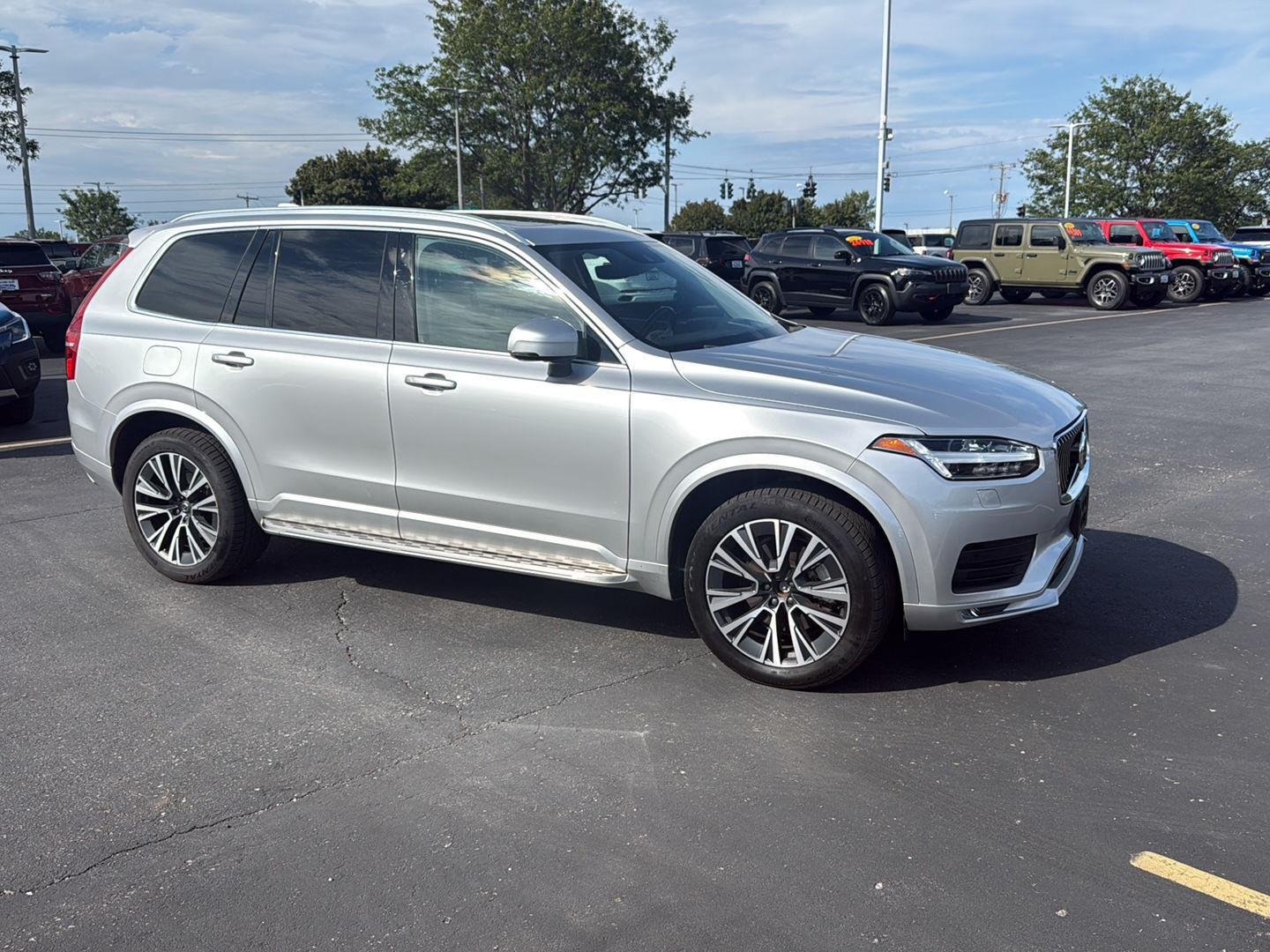 Used 2021 Bright Silver Metallic Volvo Momentum image 10