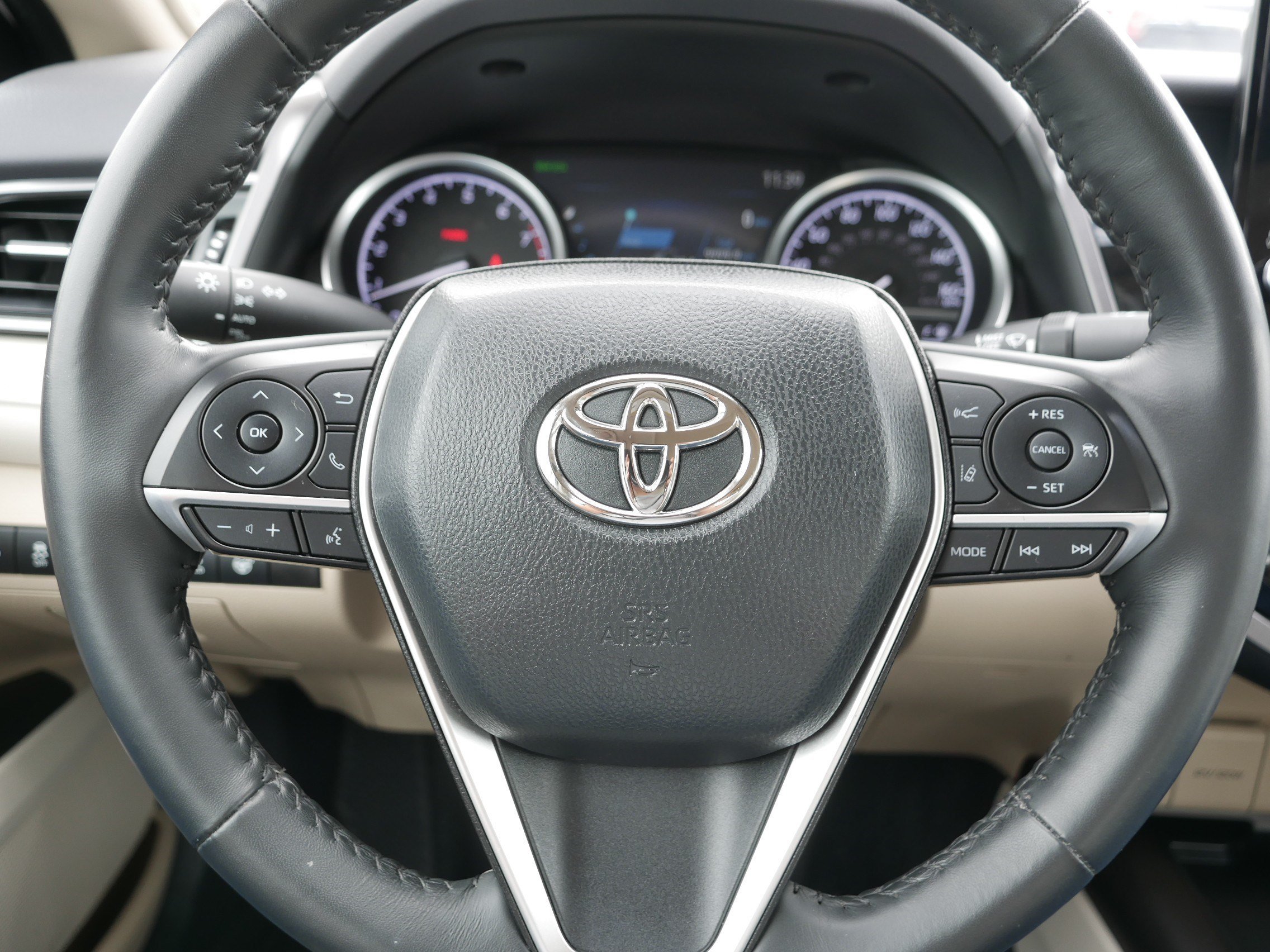 Used 2023 Wind Chill Pearl Toyota XLE image 25