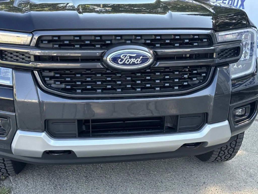 New 2026 Shadow Black Ford XLT image 5