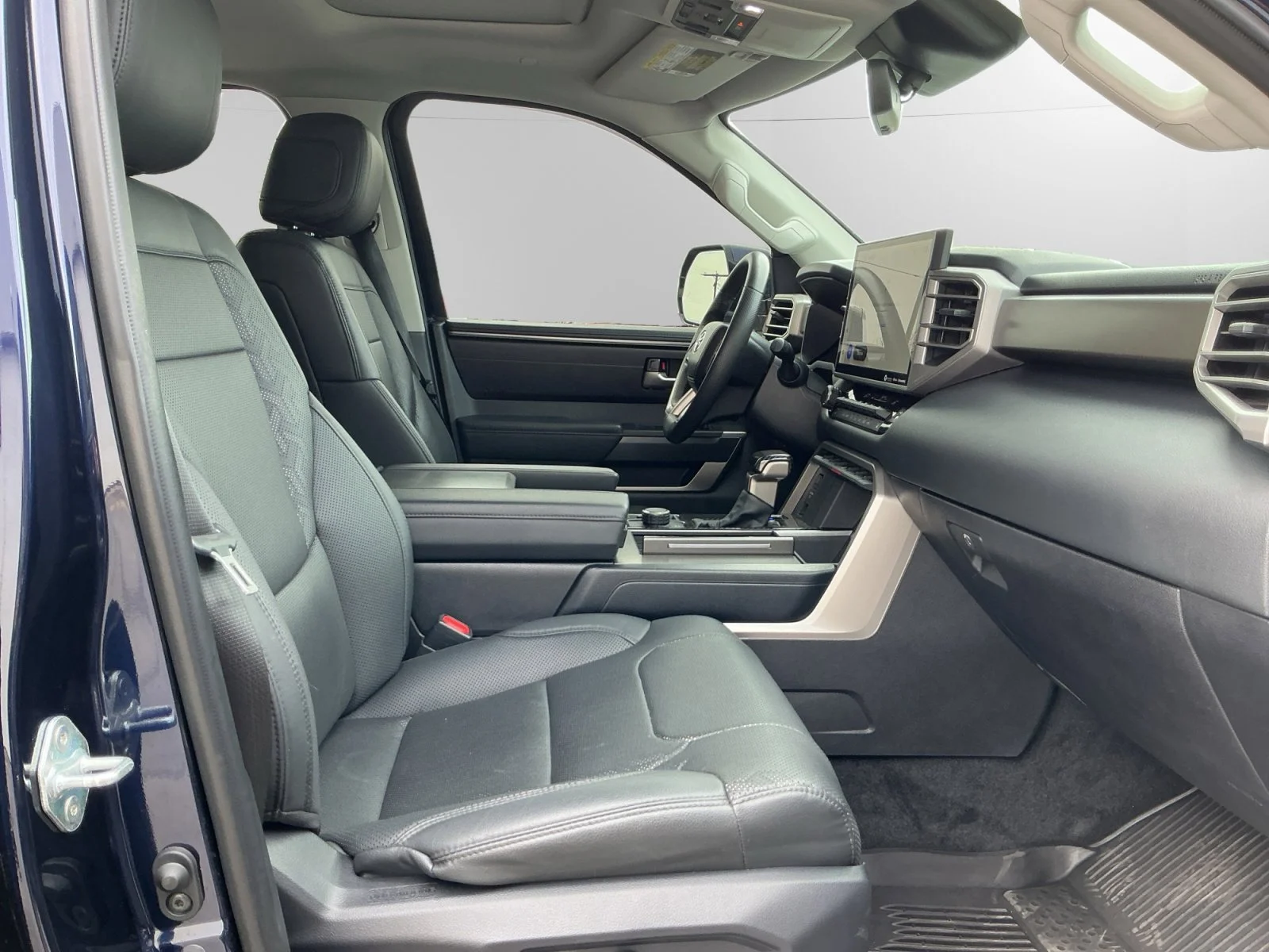 2024 Toyota Sequoia SR5 - Photo 15