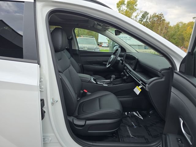 Used 2025 White Hyundai SEL Convenience image 24