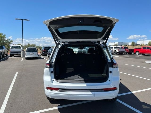 New 2026 Bright White Clear-Coat Exterior Paint Jeep Limited Reserve image 25