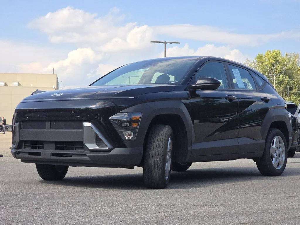 Used 2024 Black Hyundai SE image 11