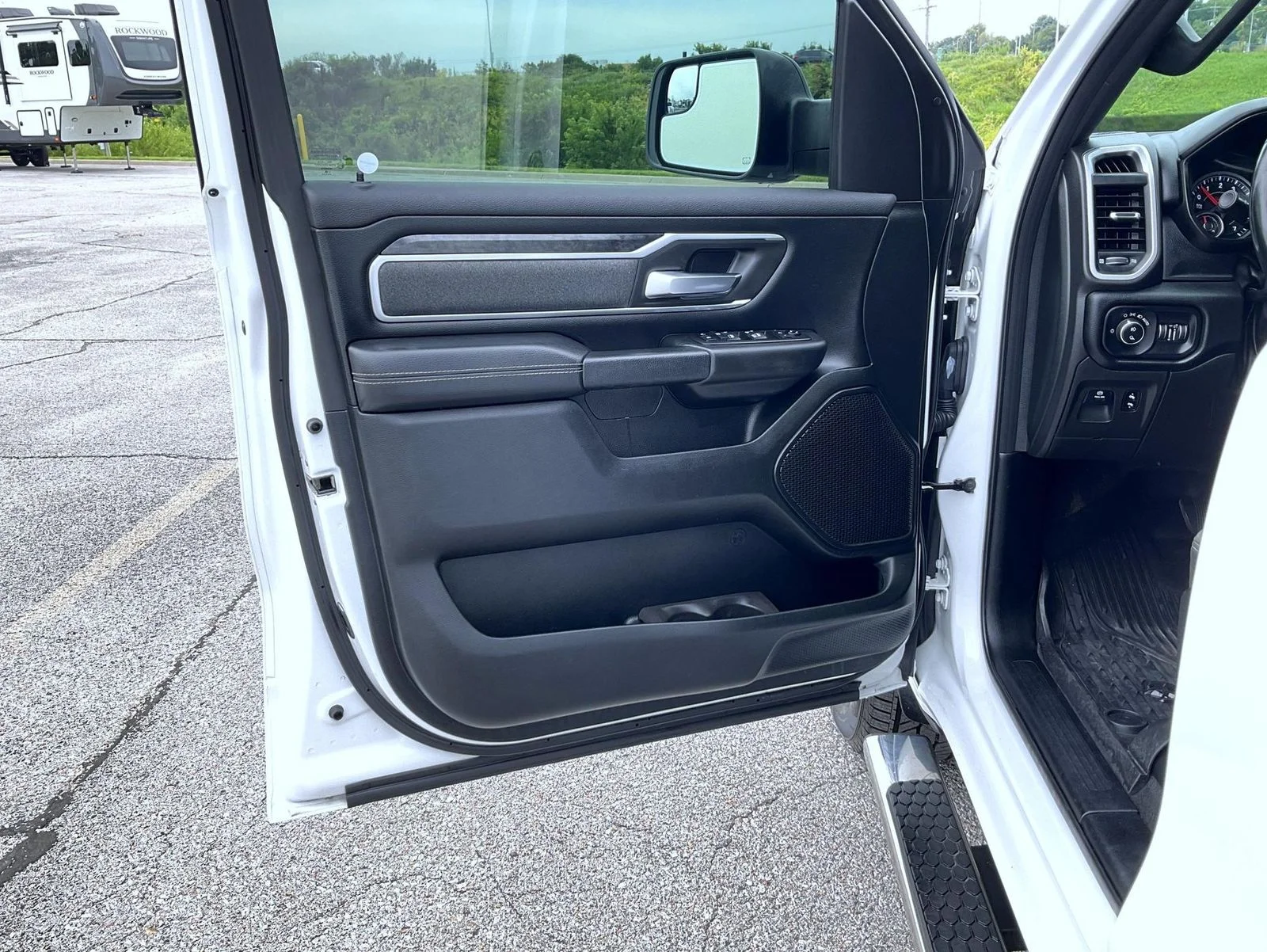 Used 2019 White Ram Big Horn/Lone Star image 9