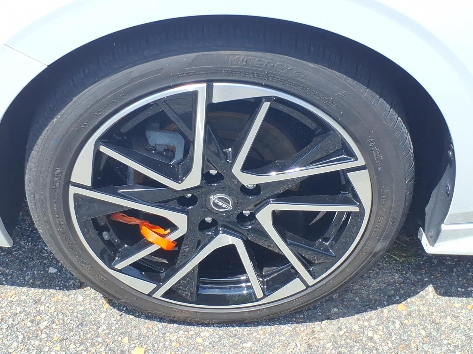 Used 2025 Aspen White Tricoat/Super Black Nissan SR image 4