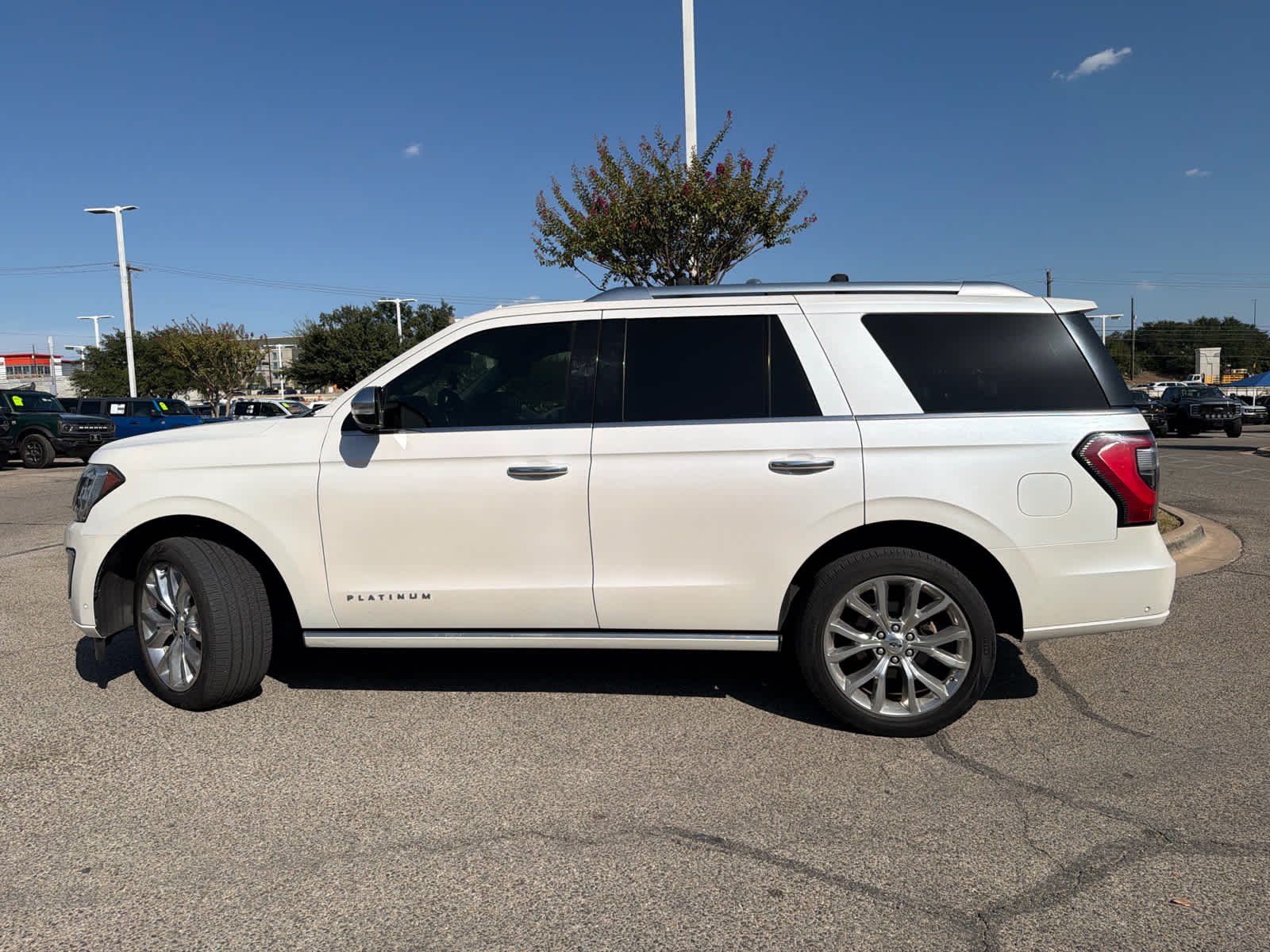 Used 2018 White Platinum Metallic Tri-Coat Ford Platinum image 6