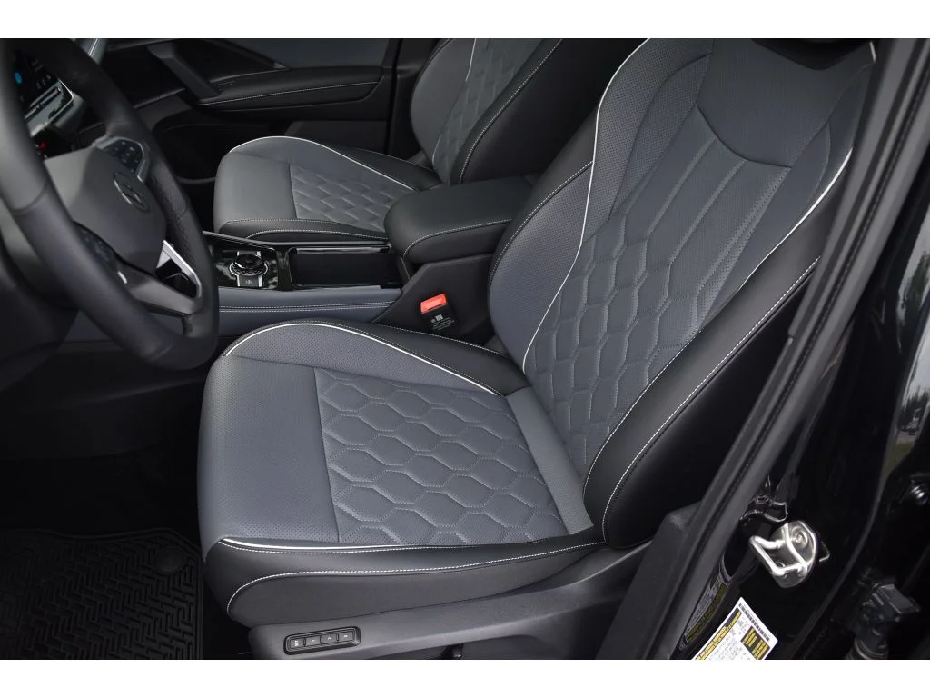 Used 2025 Deep Black Pearl Volkswagen SEL R-Line image 12