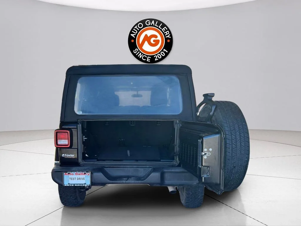 Used 2018 Black Jeep Unlimited Sport image 4