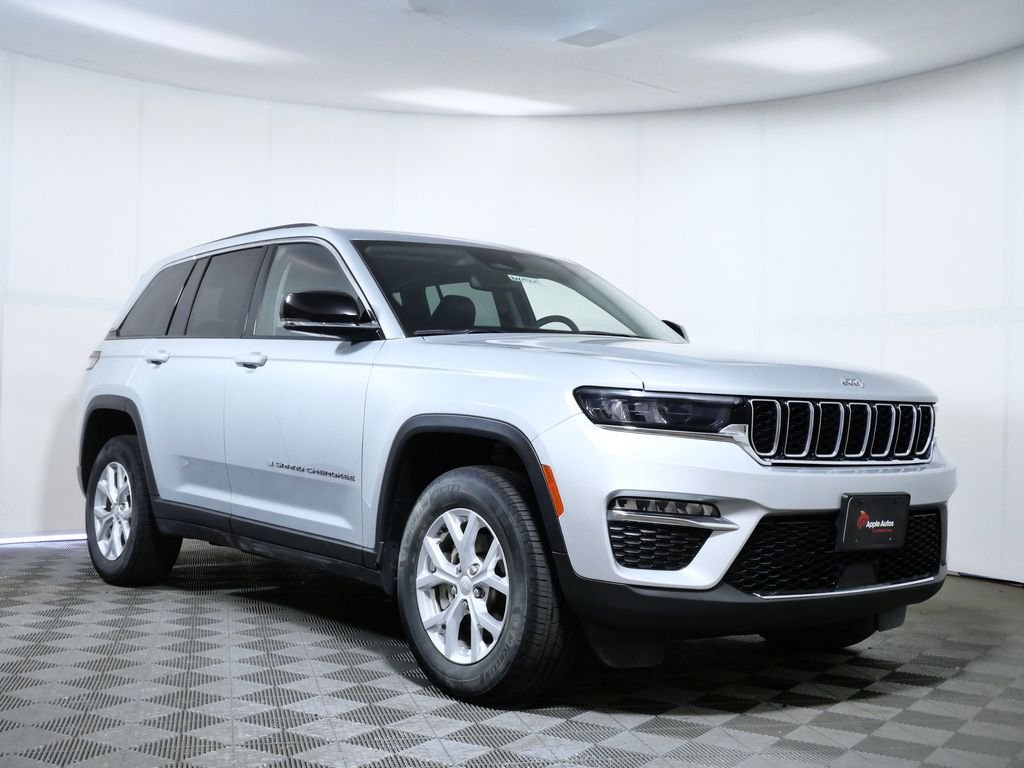 Used 2023 Silver Jeep Limited image 1