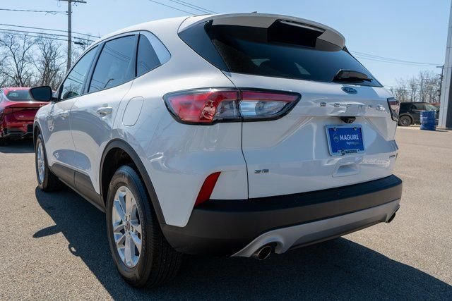 Used 2022 Oxford White Ford SE image 8