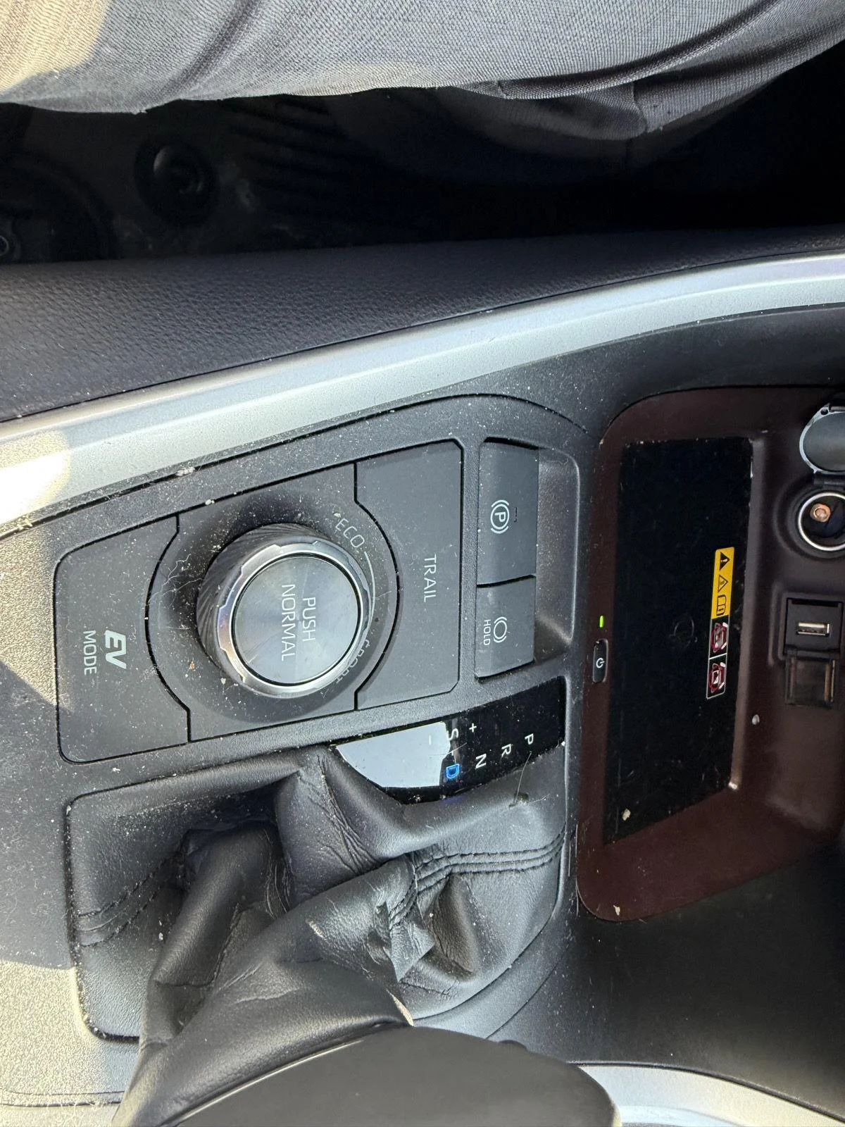 Used 2022 Gy Toyota Hybrid Limited image 11