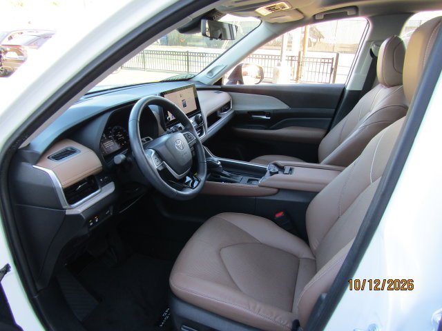 Certified Used 2024 Pearl Toyota Platinum image 18