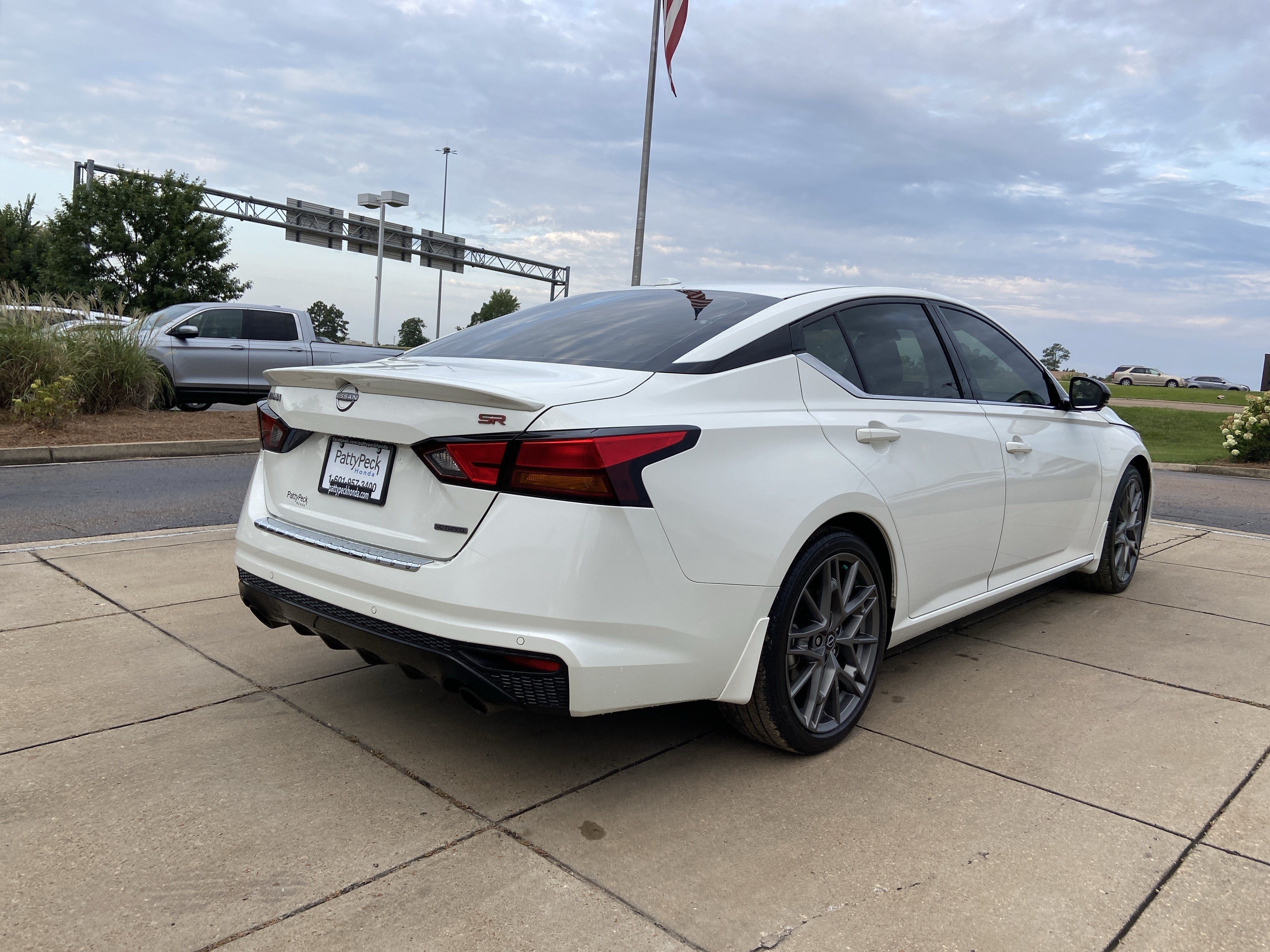 Used 2023 Pearl White Tricoat Nissan 2.0 SR image 11