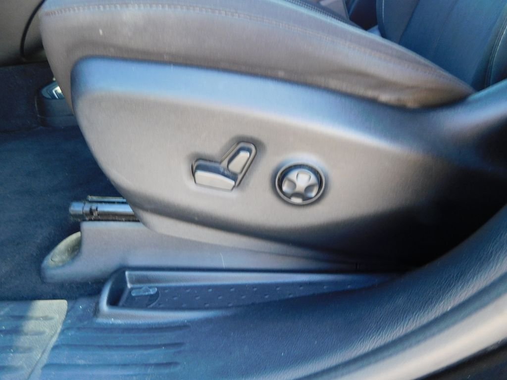 Used 2021 Black Chrysler Touring image 13