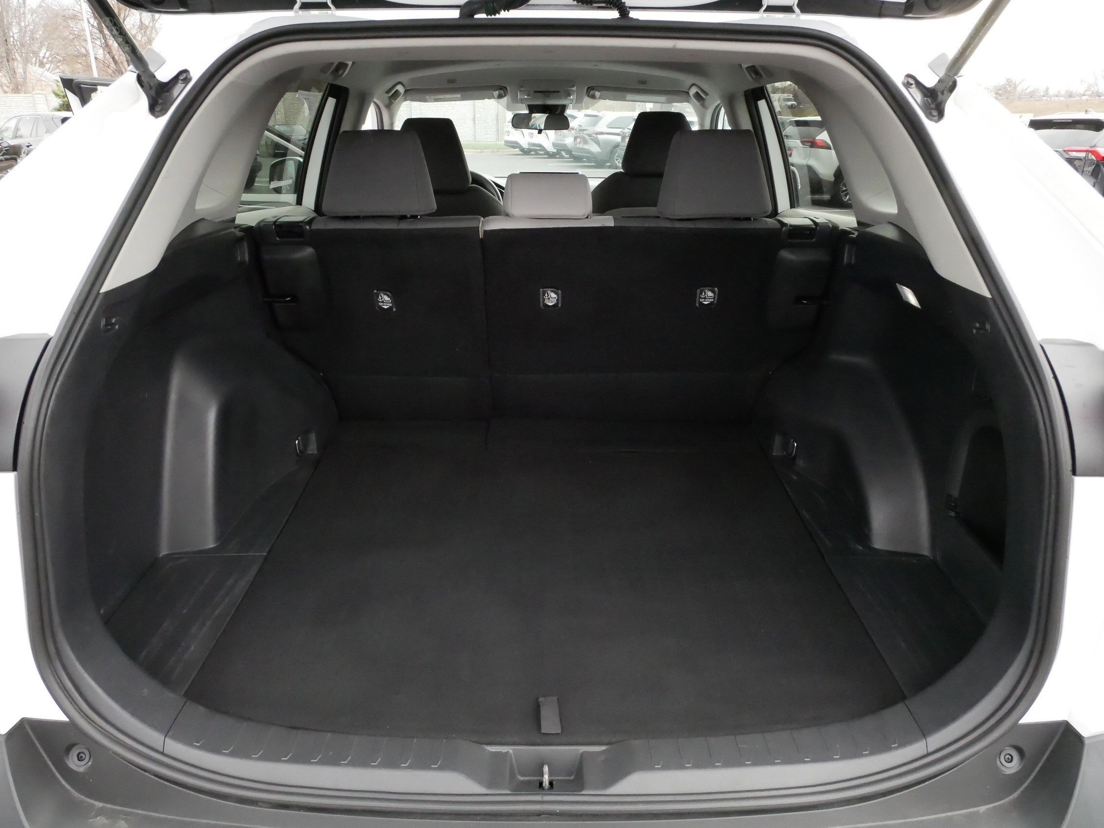 2024 Toyota RAV4 XLE - Photo 18