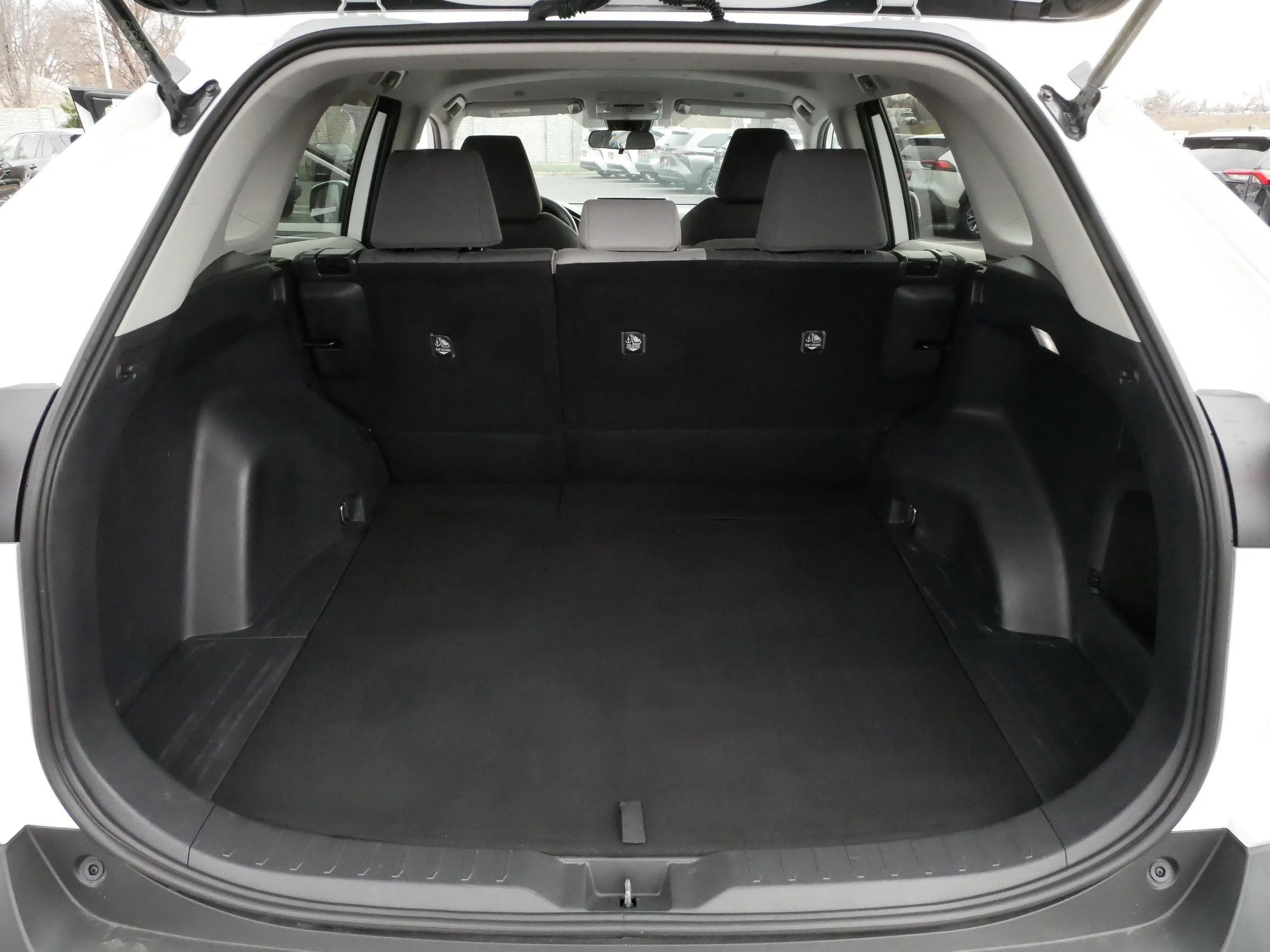 2024 Toyota RAV4 XLE - Photo 18