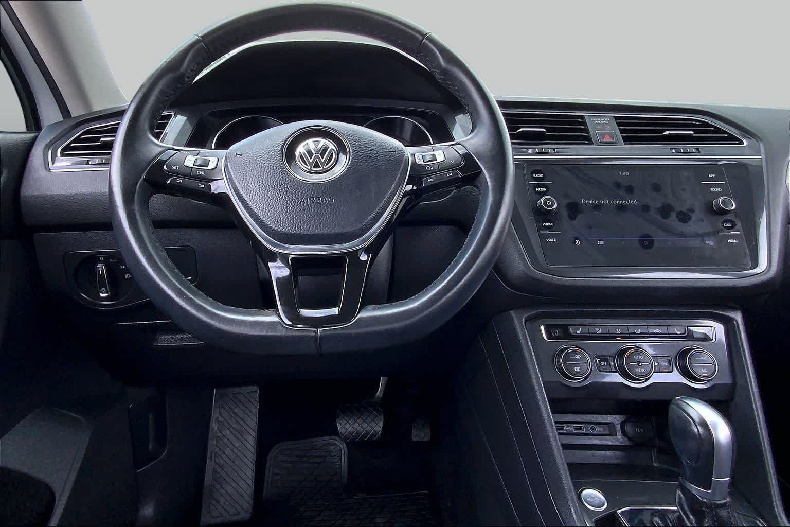 Used 2018 Pure White Volkswagen SE image 6