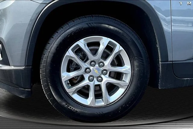 Used 2021 SATIN STEEL METALLIC Chevrolet LT Cloth image 33