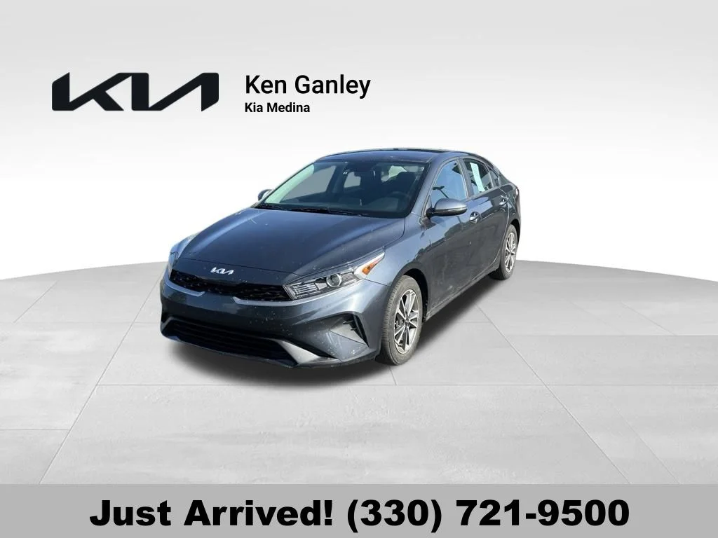 2023 Kia Forte LXS AT's photo