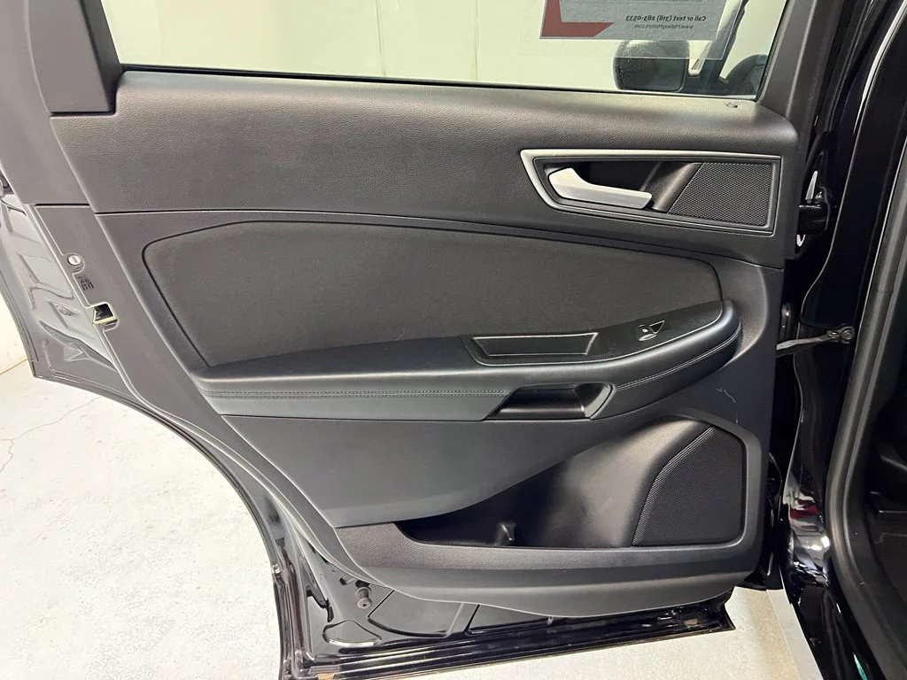 Used 2019 Black Ford SE image 27