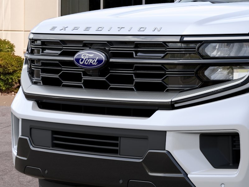 New 2027 Star White Metallic Tri-Coat Ford Platinum image 17