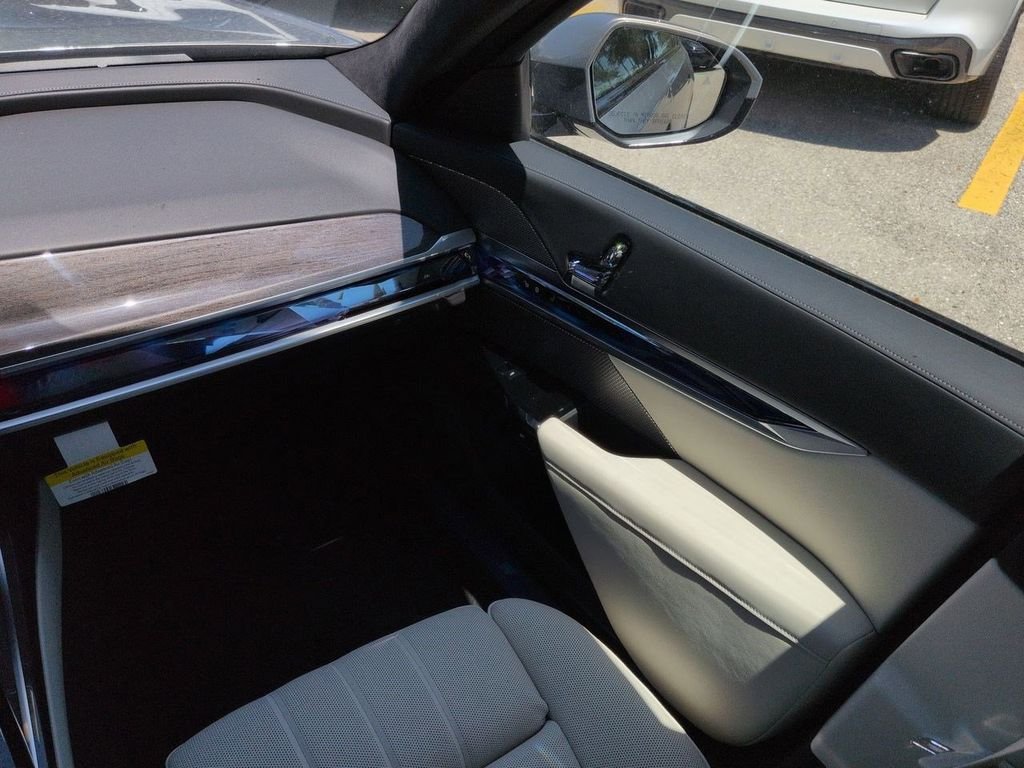 New 2026 Oxide Grey Metallic BMW 760i xDrive image 17