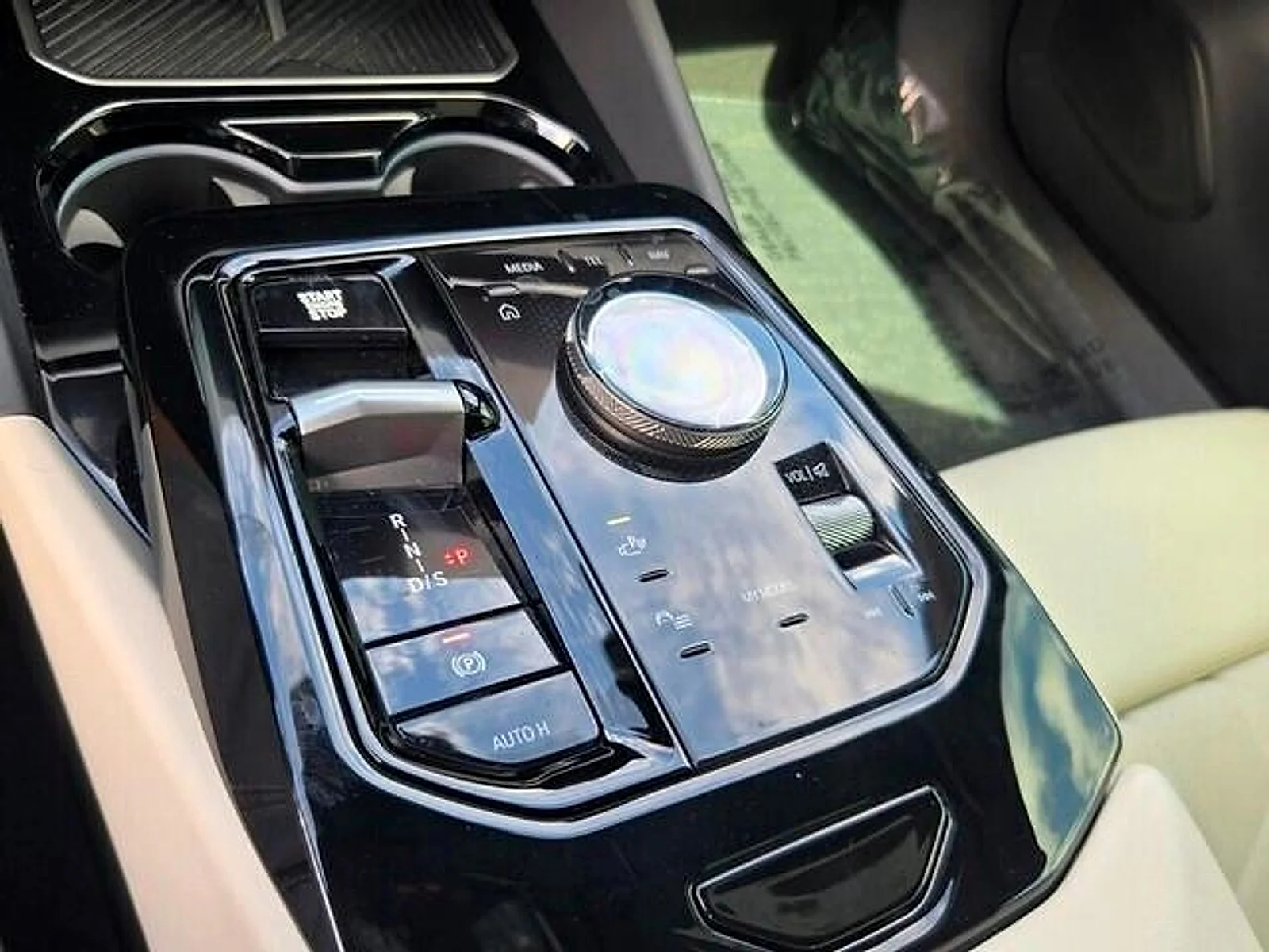 Used 2024  BMW  image 20