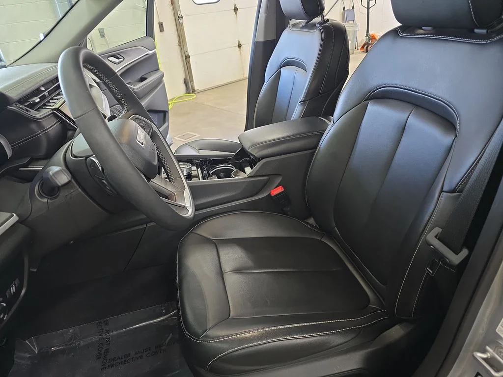 Used 2023 Silver Jeep Limited image 17