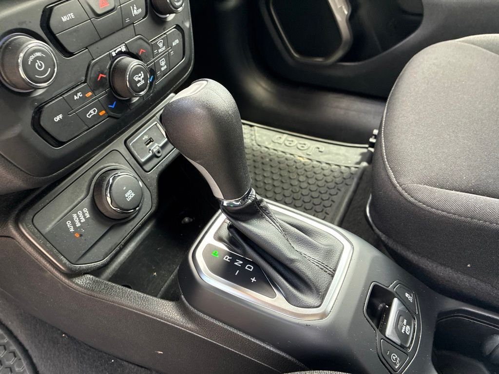 Used 2023 Red Jeep Latitude image 14