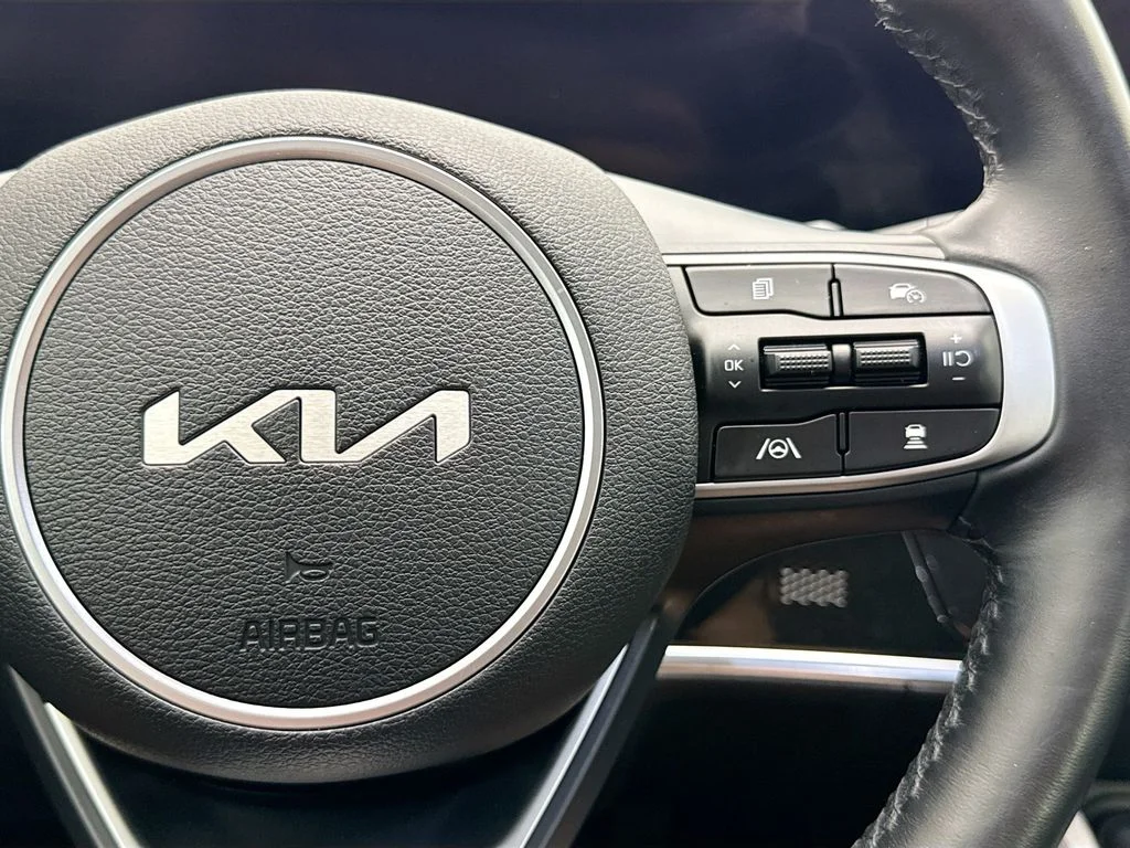 Used 2023 White Kia SX-Prestige image 12