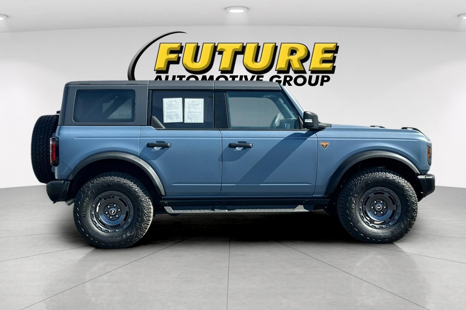 Used 2025 Gray Ford Badlands image 2