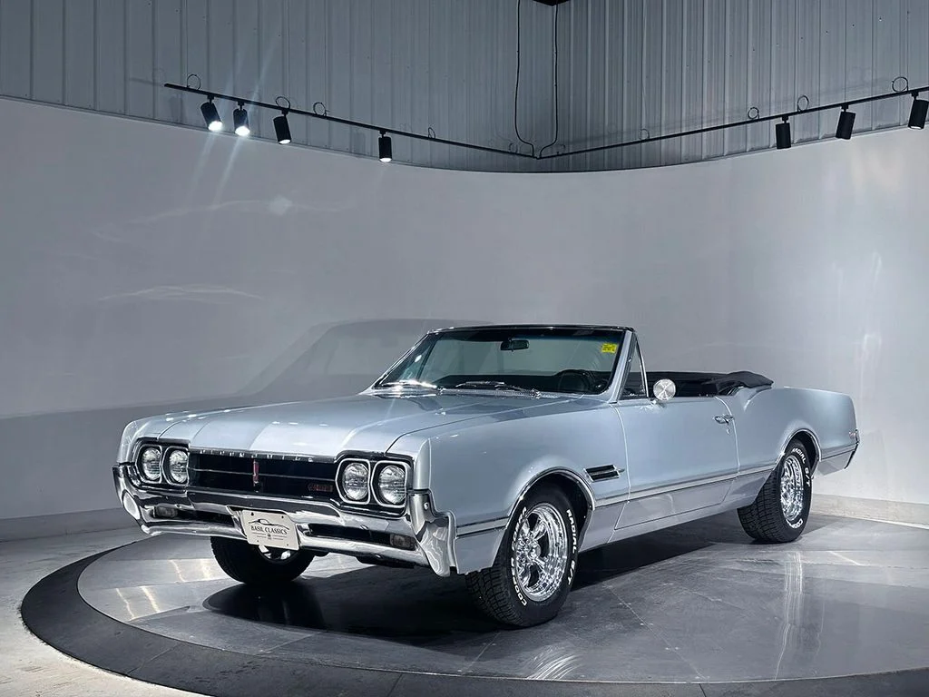 Used 1966 Silver Oldsmobile  image 2