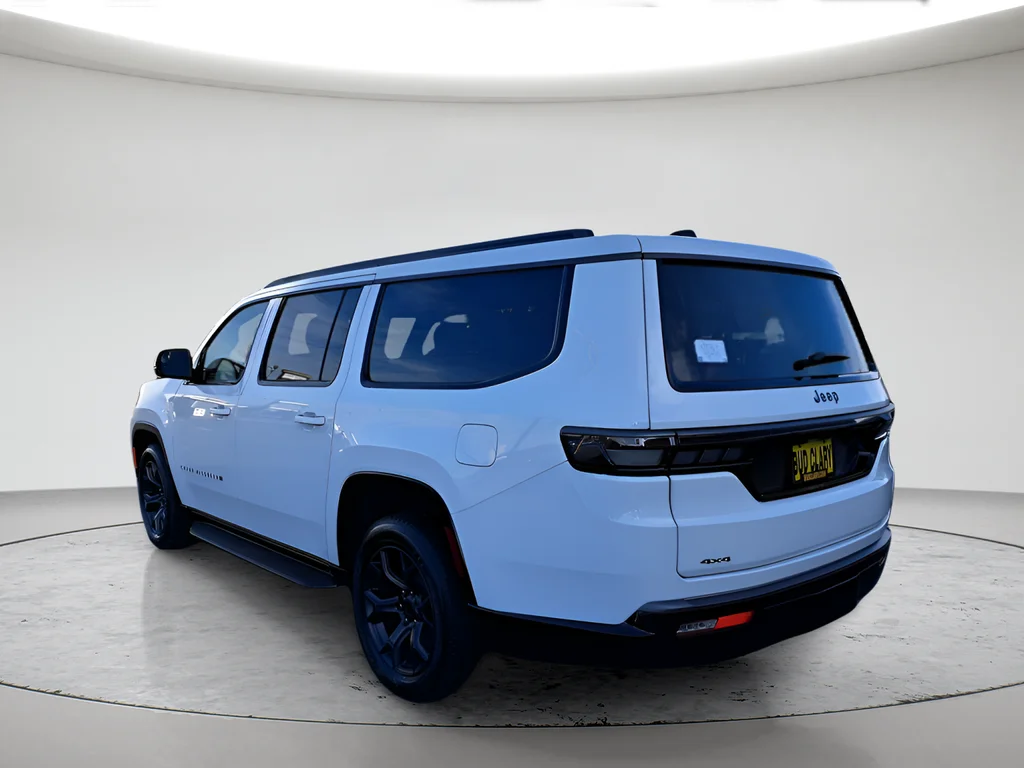 New 2026 Bright White Clear-Coat Exterior Paint Jeep Limited Altitude image 5