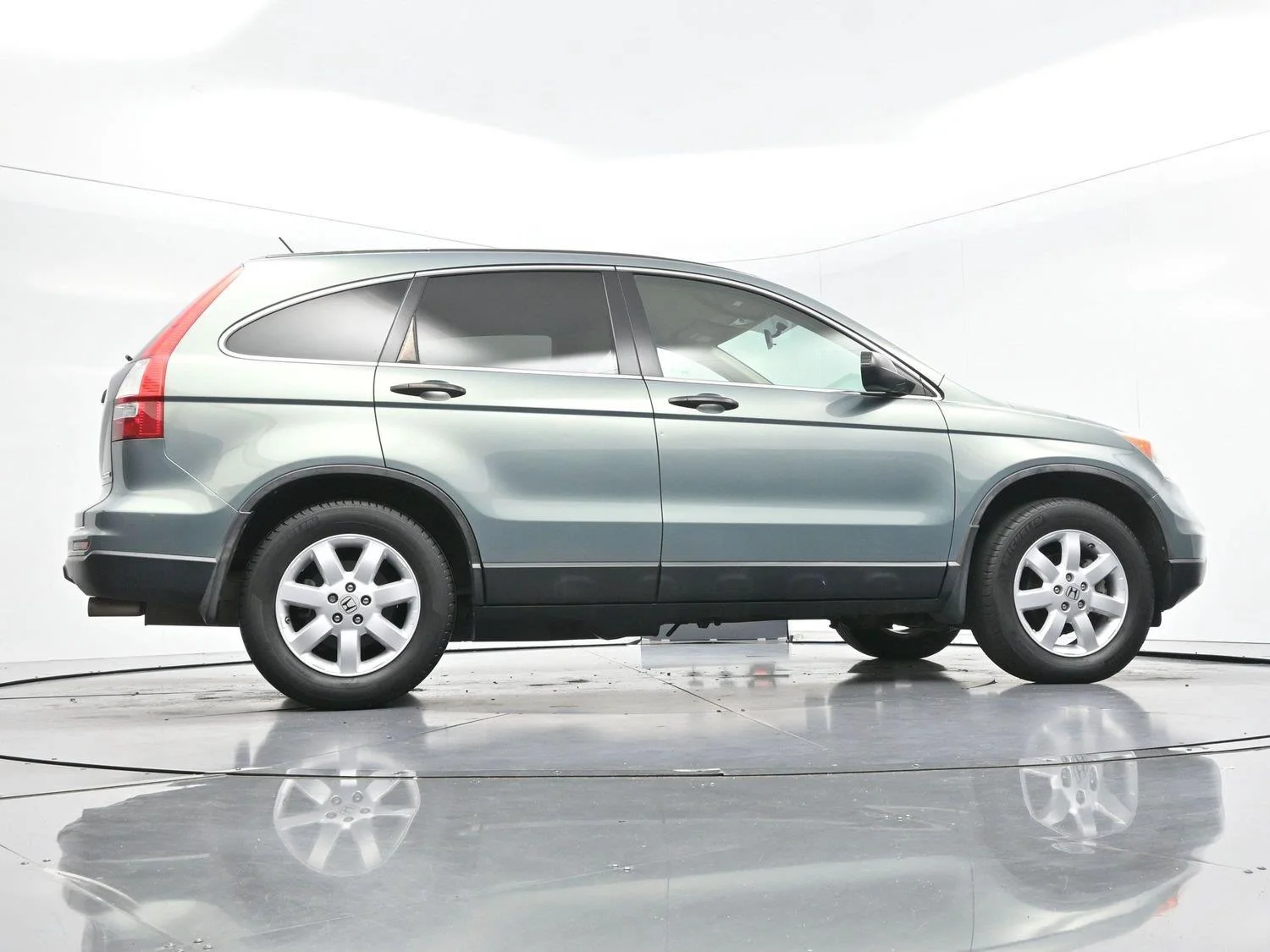 Used 2011 Opal Sage Metallic Honda SE image 46