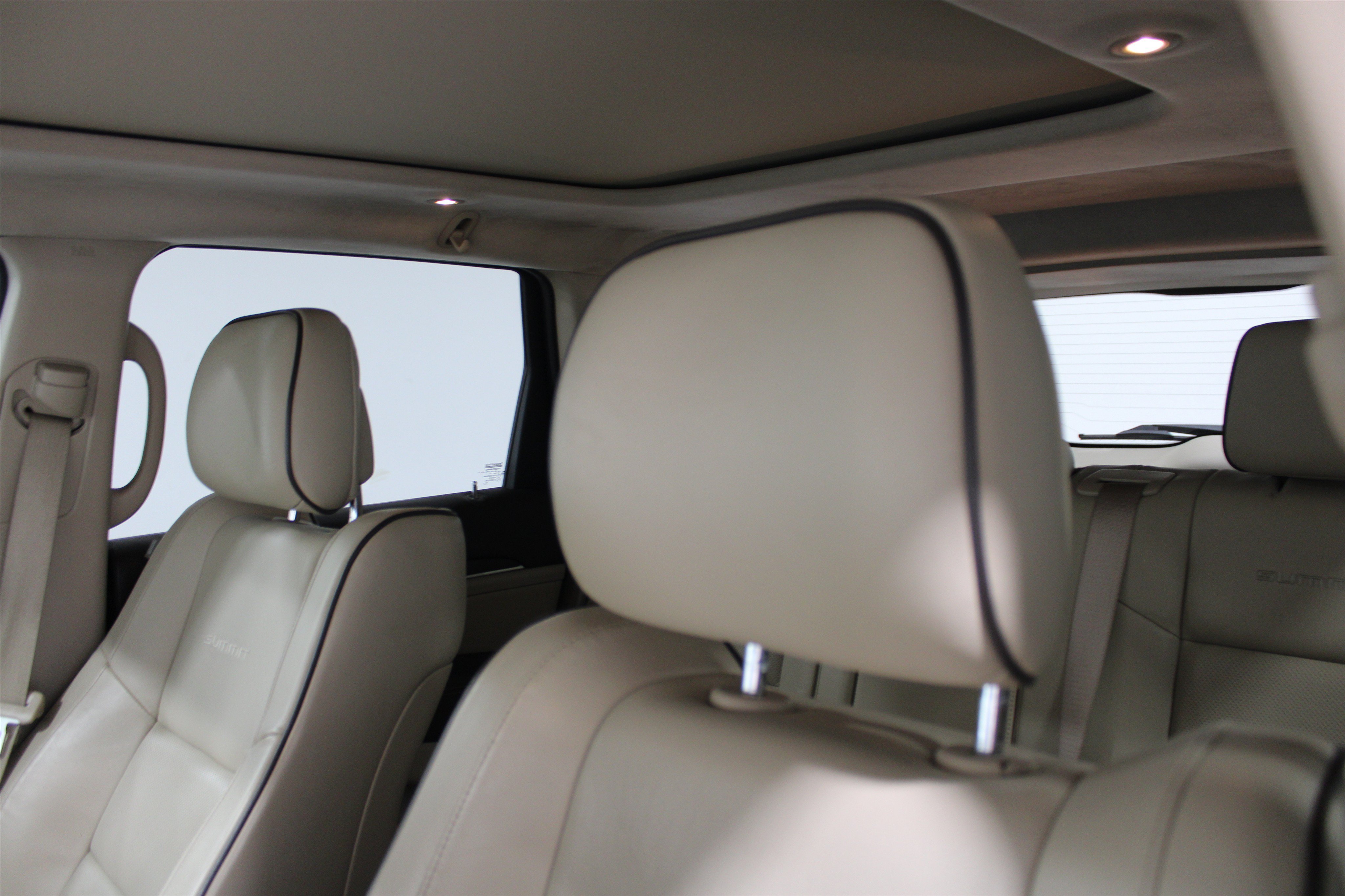 Used 2021 Granite Crystal Metallic Clearcoat Jeep Summit image 5