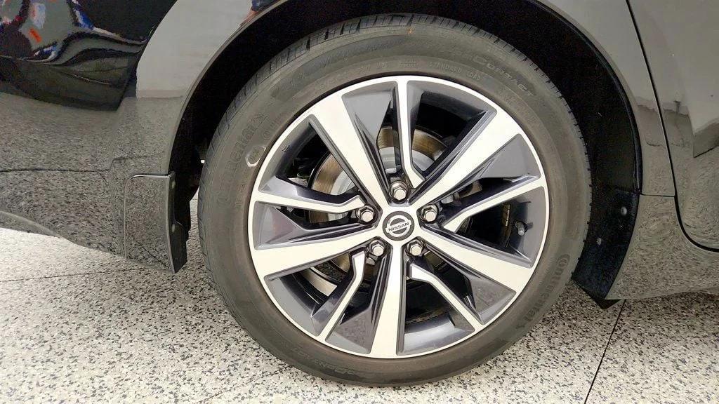 Used 2020 Super Black Nissan S 3.5L image 9