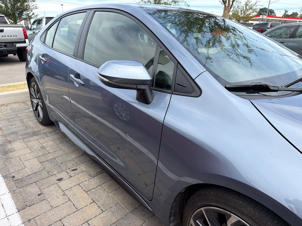 Used 2022  Toyota SE image 3