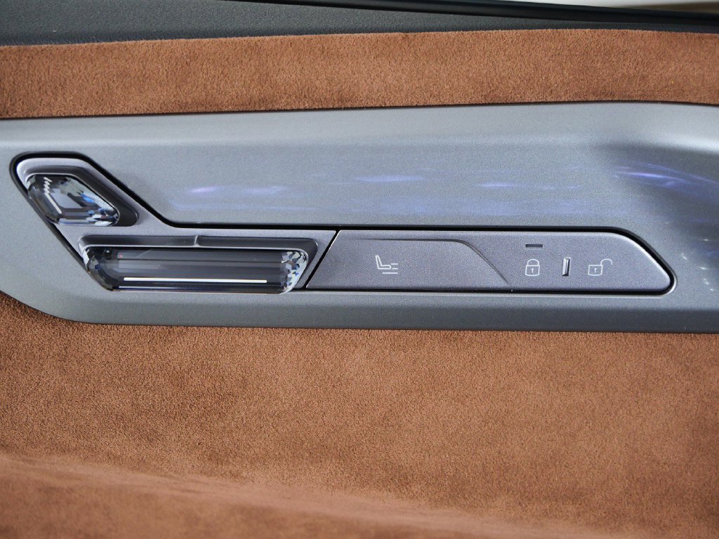 New 2027 Vancouver Green Metallic BMW  image 34