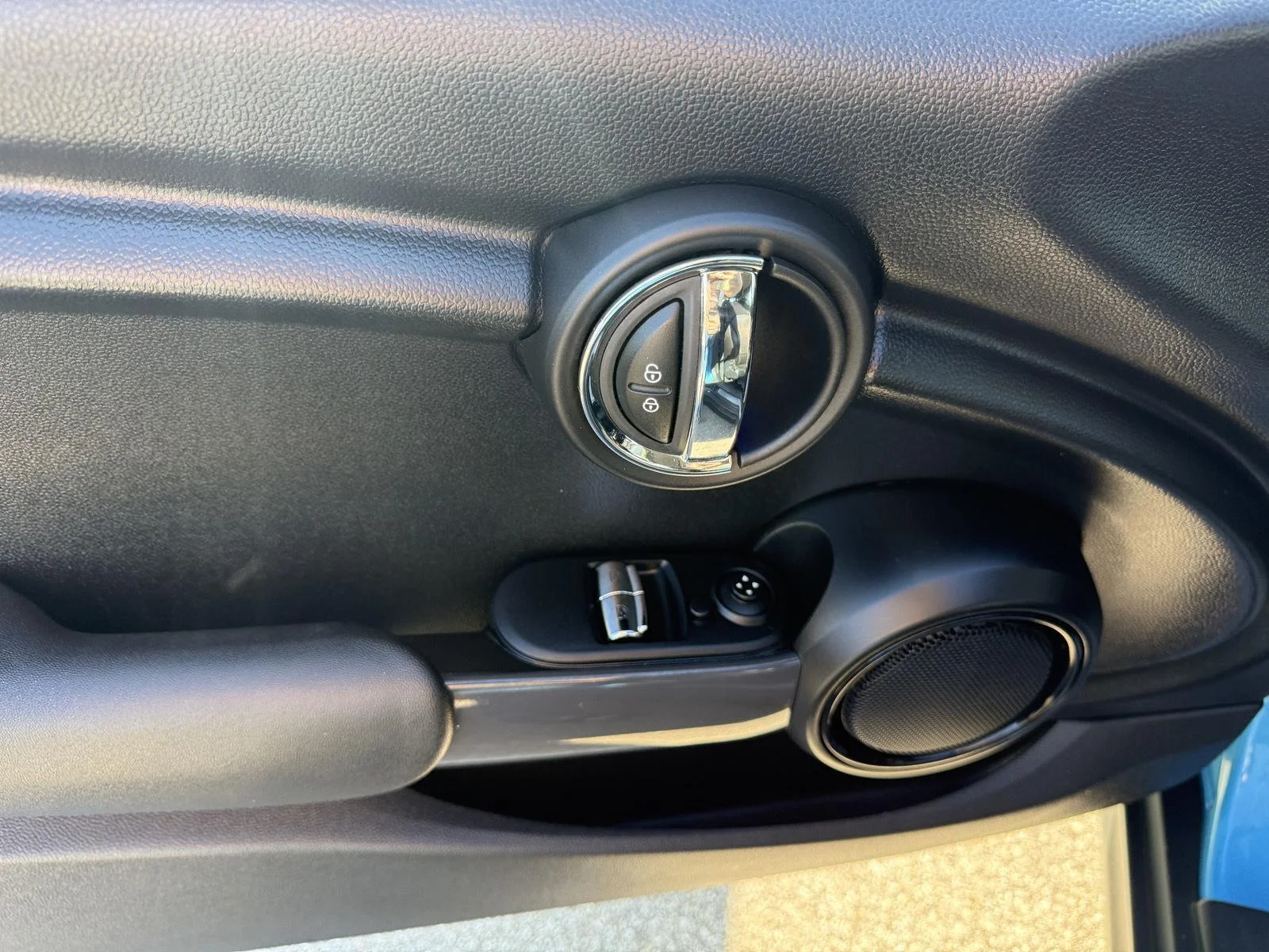 Used 2016 Electric Blue Metallic MINI HATCHBACK image 21