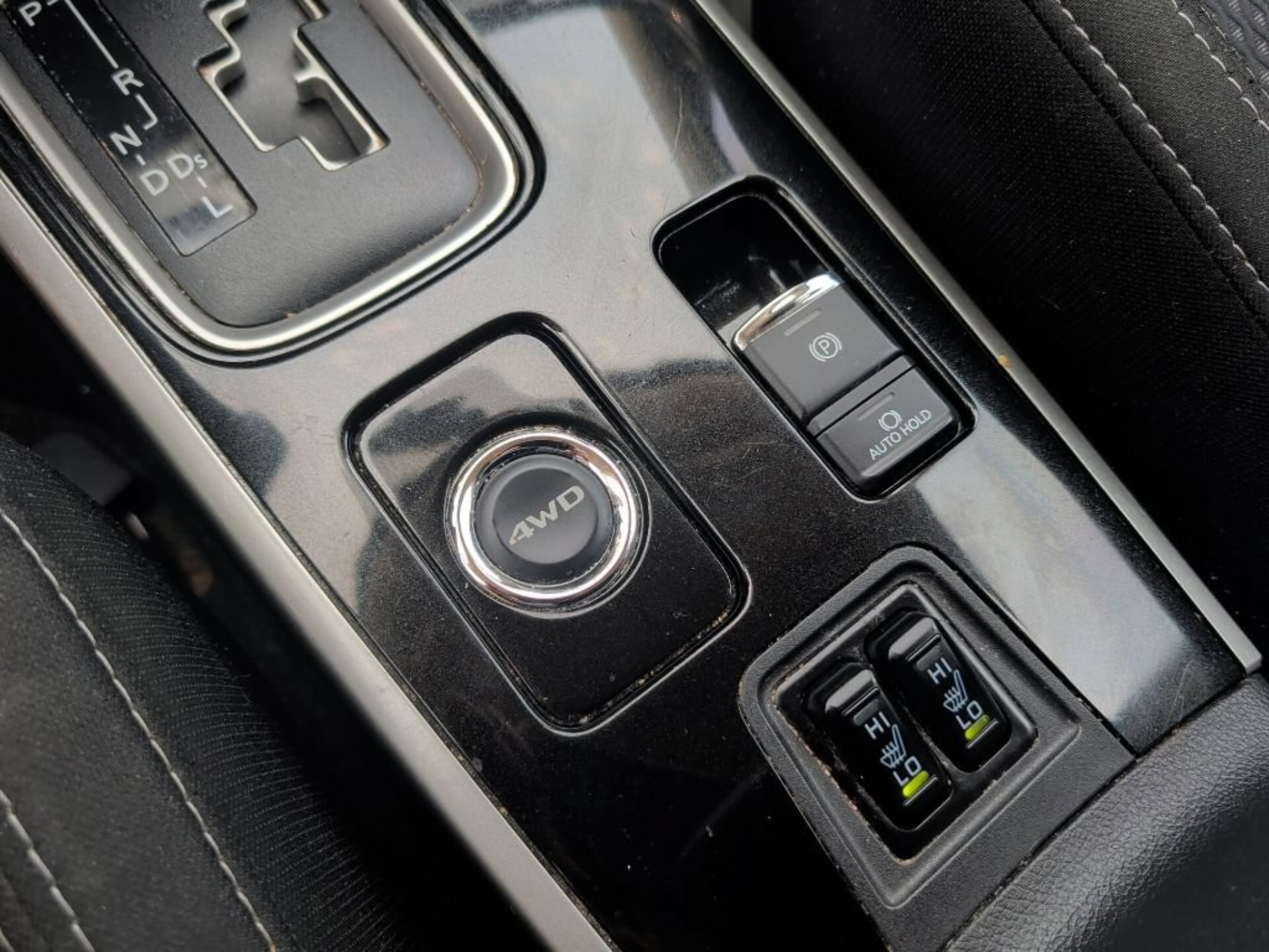 Used 2019 Silver Mitsubishi ES image 25