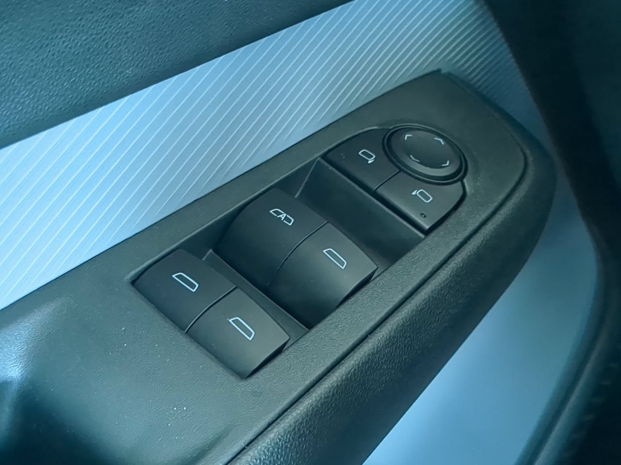 2027 Chevrolet Bolt RS - Photo 22