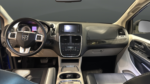 Used 2019 Indigo Blue Clearcoat Dodge  image 11